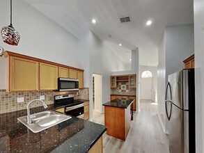 5057 Ayrshire Dr in Spring Hill, FL - Building Photo - Building Photo