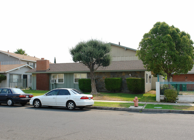 829 N Olive St in Orange, CA - Building Photo - Building Photo