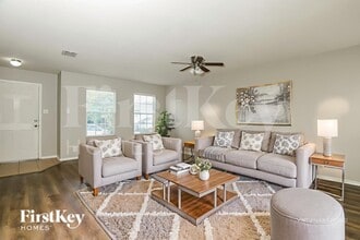 1442 Frio Run in San Antonio, TX - Foto de edificio - Building Photo