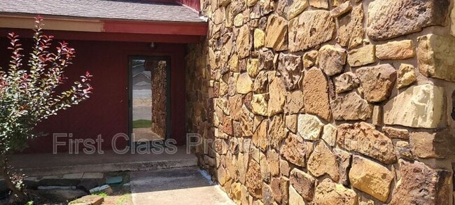 7407 Kings Manor Ct in Oklahoma City, OK - Building Photo - Building Photo