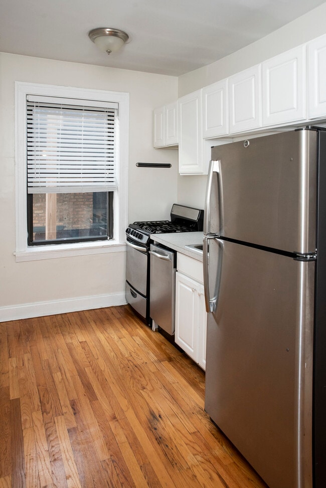 837 W Cornelia Ave in Chicago, IL - Building Photo - Building Photo