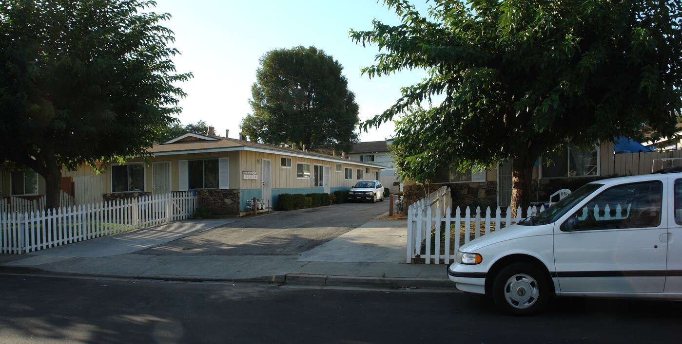 236-238 Selwyn Dr in Milpitas, CA - Building Photo