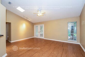 8258 Lakemont Dr in Jacksonville, FL - Foto de edificio - Building Photo