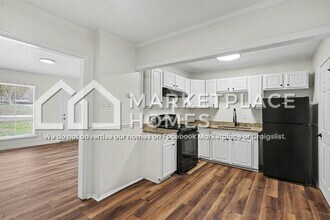 10199 Foxfire Terrace in Jonesboro, GA - Foto de edificio - Building Photo