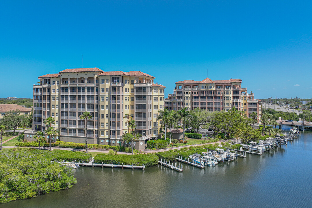 Phillippi Landings in Sarasota, FL - Building Photo