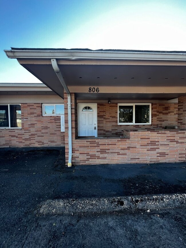 property at 802-806 Queen Ave SE