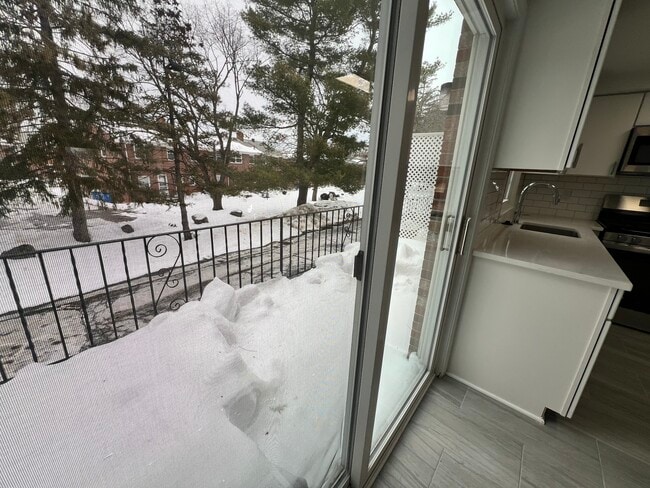 18 Hill Rd, Unit 1 in Belmont, MA - Building Photo - Building Photo