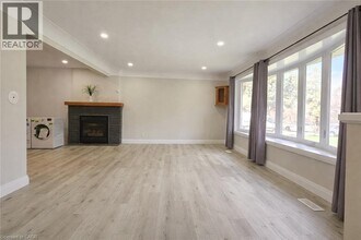 208 Montgomery Rd in Kitchener, ON - Building Photo - Building Photo