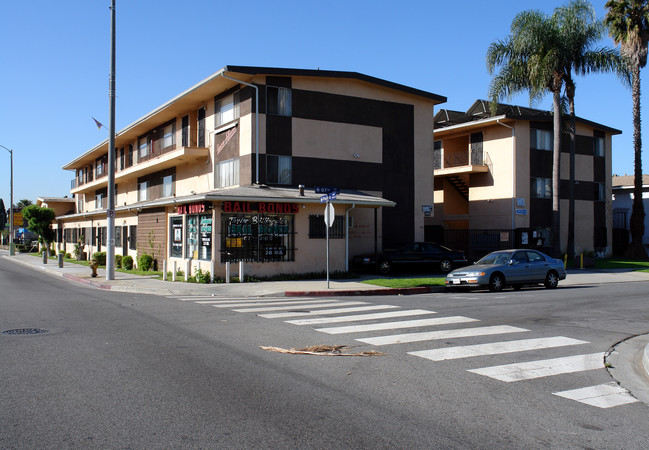 Joan Elaine Apartments in Inglewood, CA - Foto de edificio - Building Photo