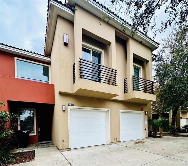 29 Pineridge Ln in McAllen, TX - Building Photo - Building Photo