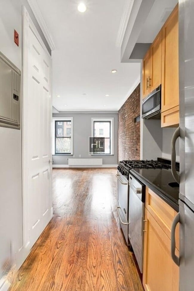 E 13TH ST., Unit 3H in New York, NY - Foto de edificio - Building Photo