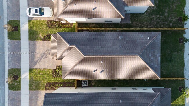 2336 NW 130th St in Westview, FL - Foto de edificio - Building Photo