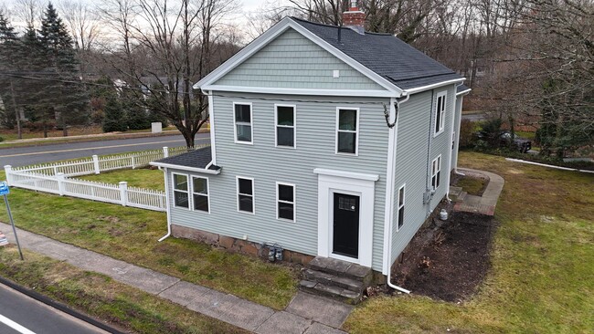 610 Ives Row, Unit 3 Bedroom 2 Full Bath in Cheshire, CT - Foto de edificio - Building Photo