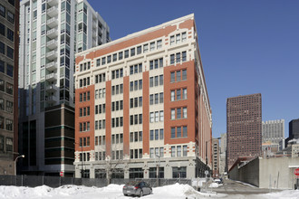 Polk Street Station in Chicago, IL - Foto de edificio - Building Photo