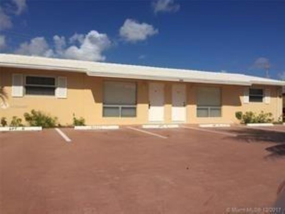 1851 NE 56th St in Fort Lauderdale, FL - Building Photo