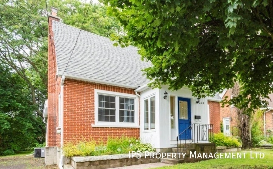 306 MacDonald Ave in Belleville, ON - Building Photo