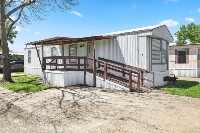 property at 2222 N Austin Ave