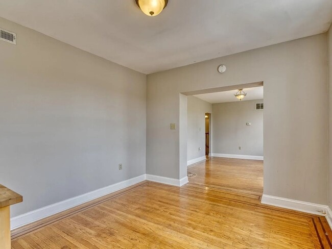 3300 E Baltimore St in Baltimore, MD - Building Photo - Building Photo