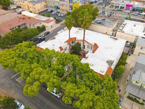 2900 Francis Ave in Los Angeles, CA - Building Photo - Building Photo