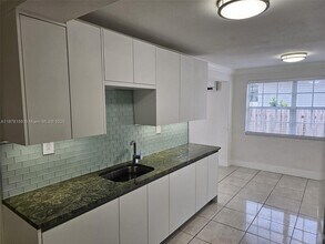 651 SW 66th Ave in Miami, FL - Building Photo - Building Photo