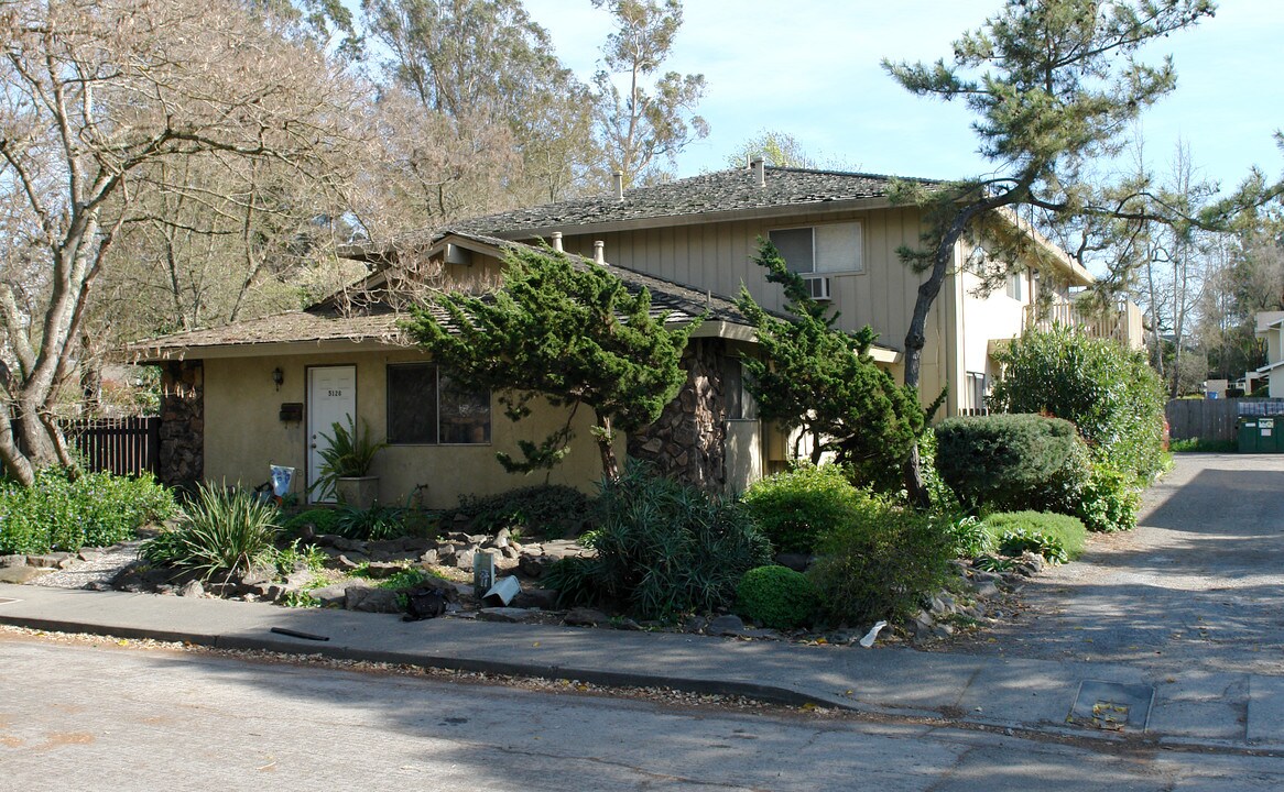 5120 Roma St in Santa Rosa, CA - Building Photo