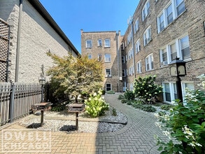 2606 N Kimball Ave, Unit 302 in Chicago, IL - Foto de edificio - Building Photo