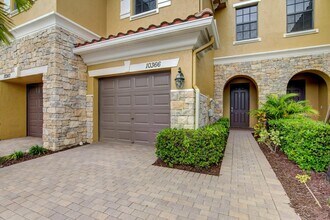 10366 Wellington Parc Dr in Wellington, FL - Building Photo - Building Photo