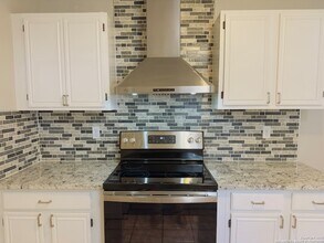 773 E Mather St in New Braunfels, TX - Building Photo - Building Photo