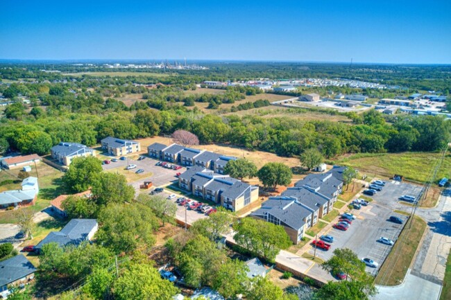 Blue Sky Apartments in Ardmore, OK - Foto de edificio - Building Photo