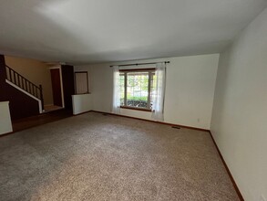 1452 S Hidden Creek Dr in Saline, MI - Building Photo - Building Photo