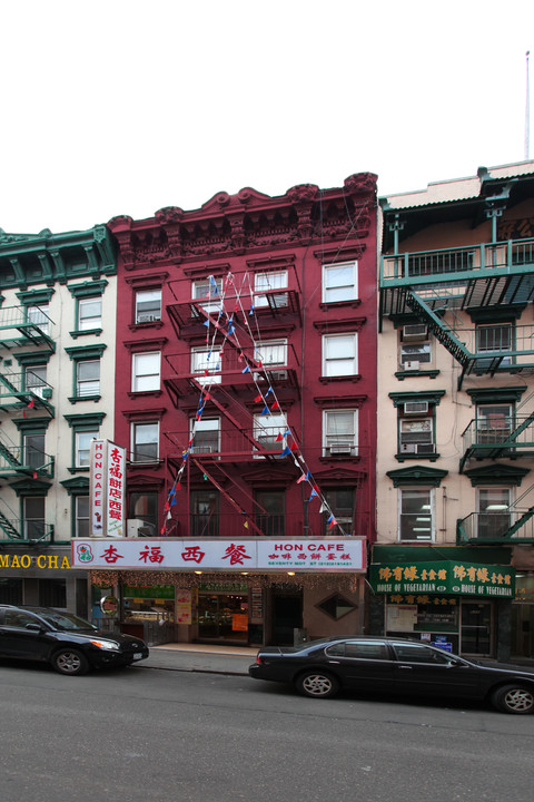 70 Mott St in New York, NY - Building Photo