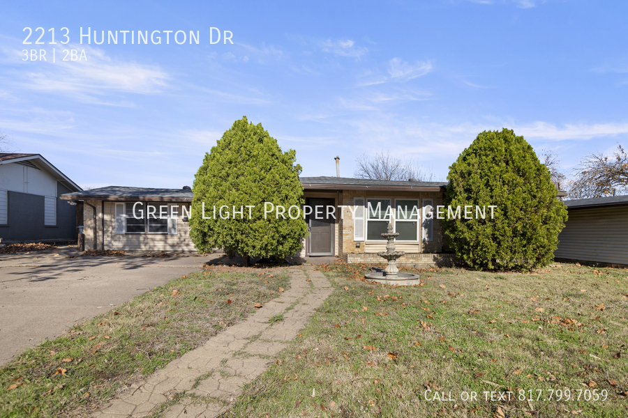 2213 Huntington Dr in Arlington, TX - Building Photo