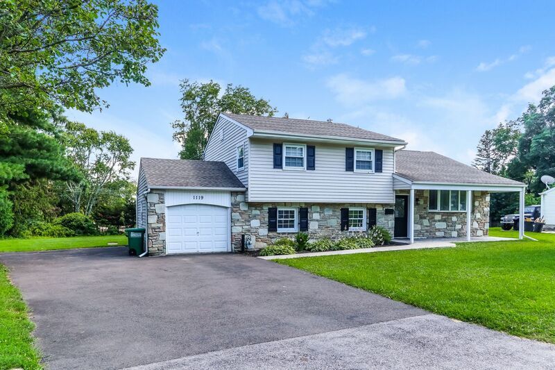 1119 Banes Rd in Southampton, PA - Foto de edificio