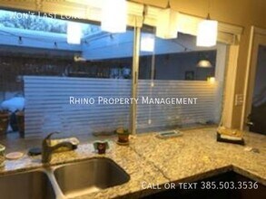 829 E Three Fountains Dr in Murray, UT - Foto de edificio - Building Photo