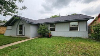 1619 Glenhill Ln in Lewisville, TX - Building Photo