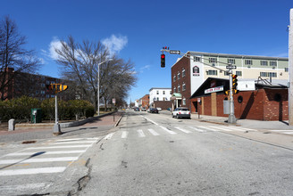 251 Pine St in Manchester, NH - Foto de edificio - Building Photo