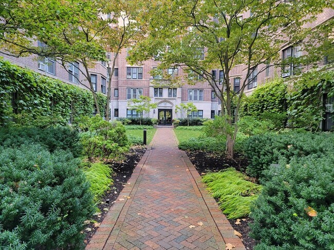 988 Memorial Dr in Cambridge, MA - Building Photo - Building Photo