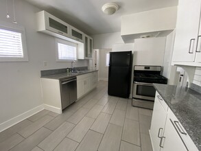1128 N Mariposa Ave in Los Angeles, CA - Building Photo - Building Photo