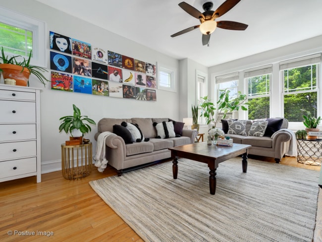 2501 N Washtenaw Ave, Unit APT 2 in Chicago, IL - Building Photo - Building Photo