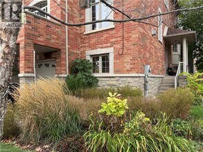 5265 Dryden Ave in Burlington, ON - Building Photo - Building Photo