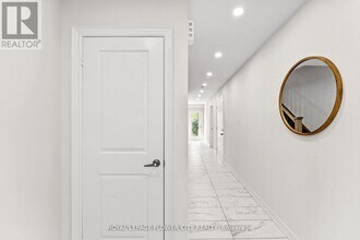 38 Queenpost Dr in Brampton, ON - Building Photo - Building Photo