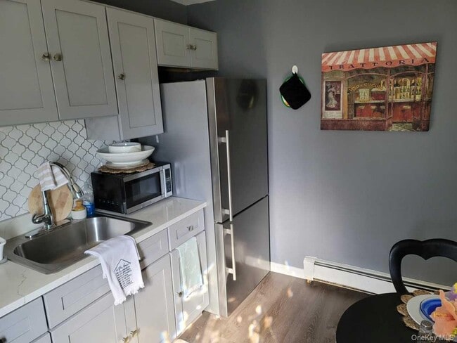320 Clayton St in Central Islip, NY - Building Photo - Building Photo