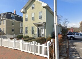 13 Pleasant St, Unit 1R in Cambridge, MA - Building Photo