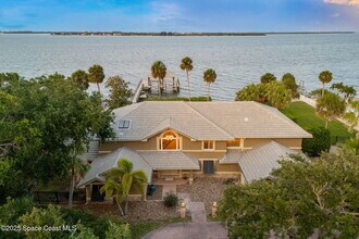 2442 Newfound Harbor Dr in Merritt Island, FL - Building Photo - Building Photo