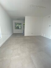 2011 NE 167th St in North Miami Beach, FL - Building Photo - Building Photo