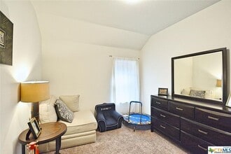 362 Limerick Rd in Buda, TX - Foto de edificio - Building Photo