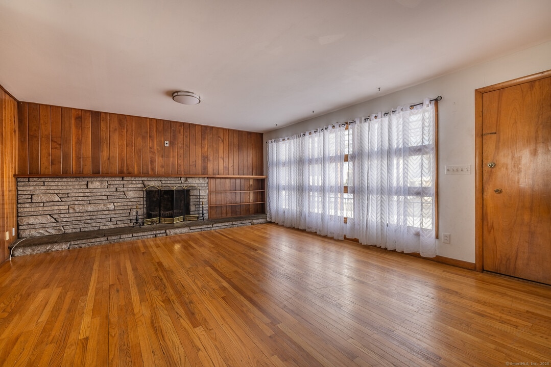 3845 Old Town Rd in Bridgeport, CT - Building Photo