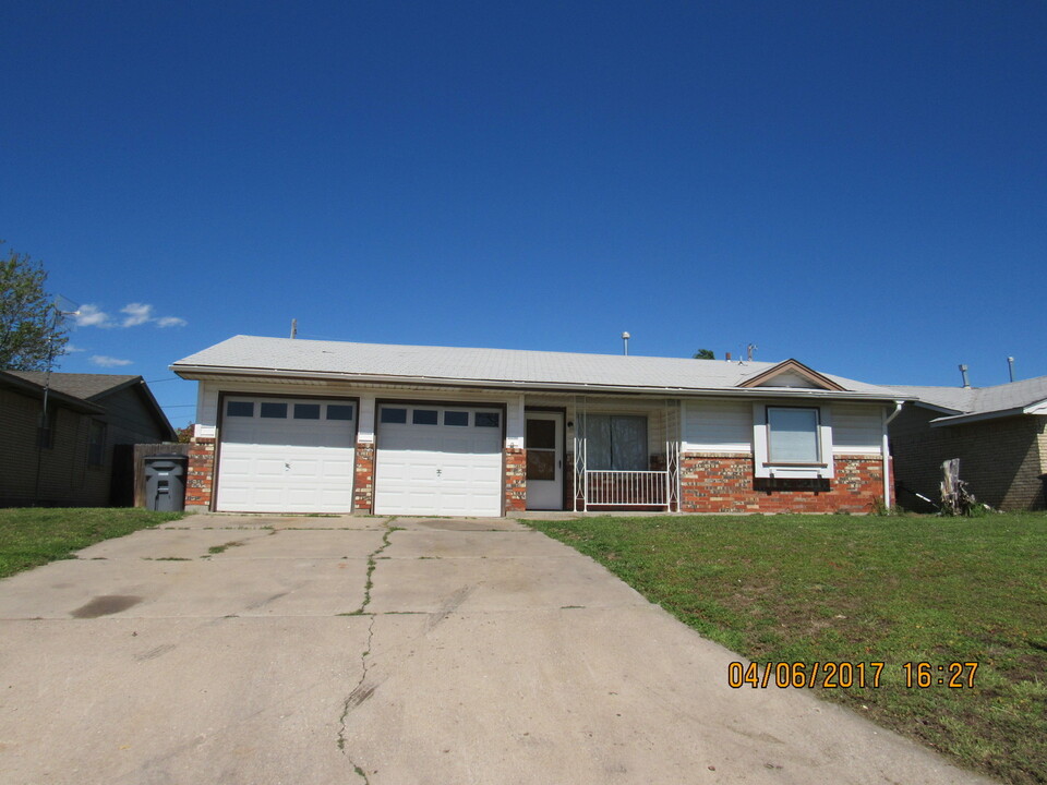 6533 NW Columbia Ave in Lawton, OK - Building Photo