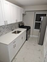 31 Linden St, Unit 1 in Brooklyn, NY - Building Photo