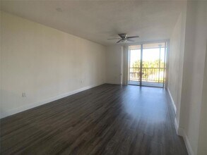 2580 NW 56th Ave, Unit 550-311 in Lauderhill, FL - Building Photo - Building Photo